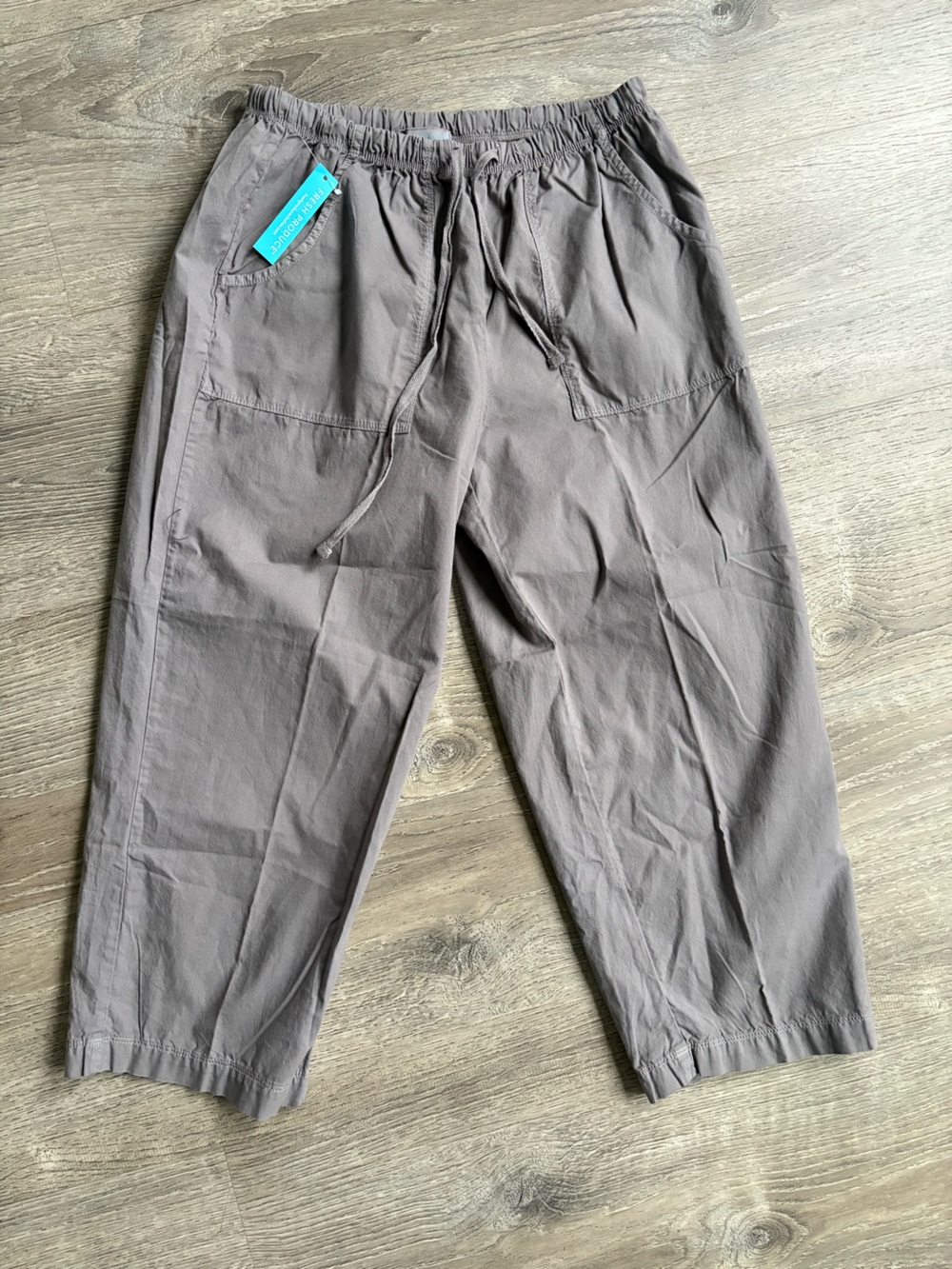 ✨NWT✨ fresh produce Topstitch Sheeting Capris